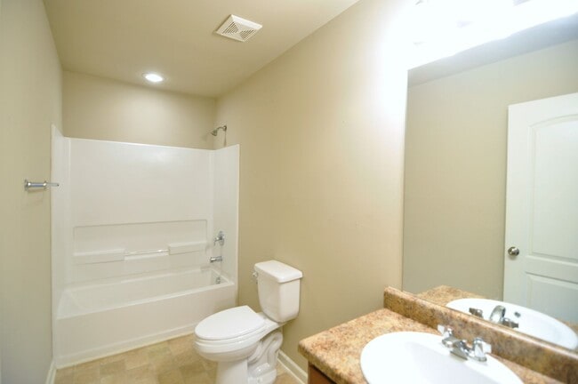 Building Photo - 3528 Avalon Lake Dr SW