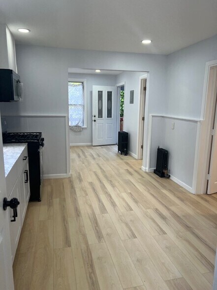 Building Photo - 273 Maple Ave