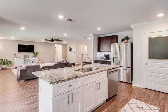 Building Photo - 9059 Bellewood Pl