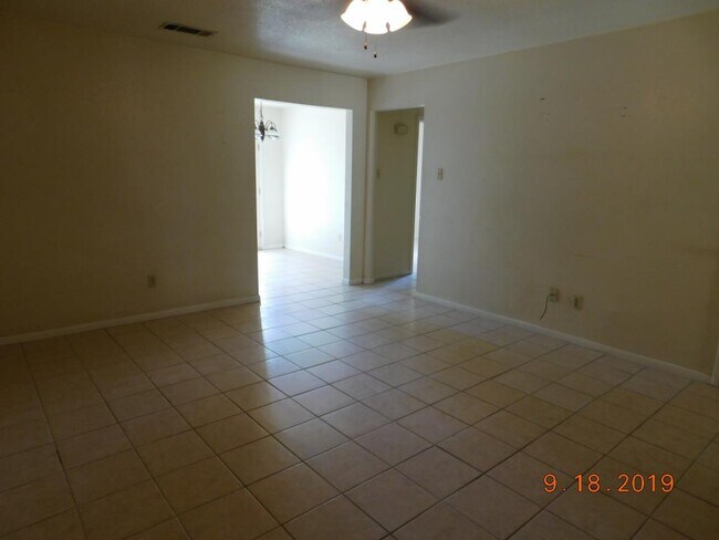 Building Photo - 206 Jason Dr