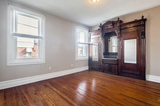 Building Photo - Three Bed Fairmount Townhome