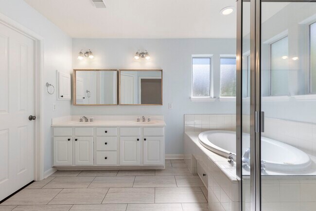 Building Photo - 15 N Flickering Sun Cir