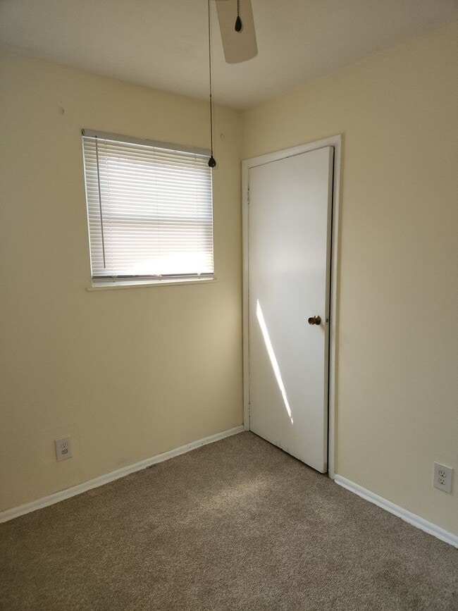 Building Photo - Cute 3 Bedoom Home