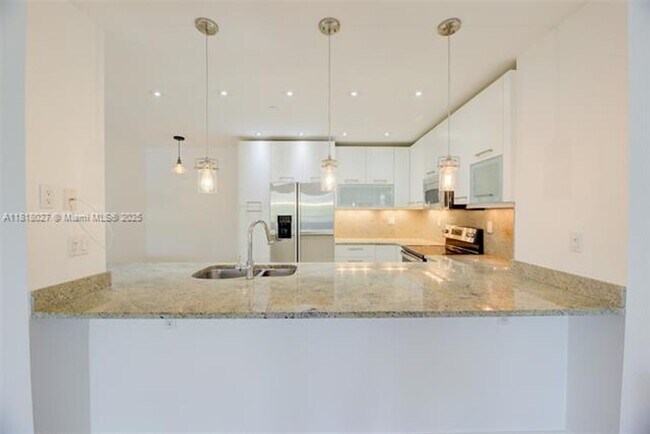 Building Photo - 151 Crandon Blvd