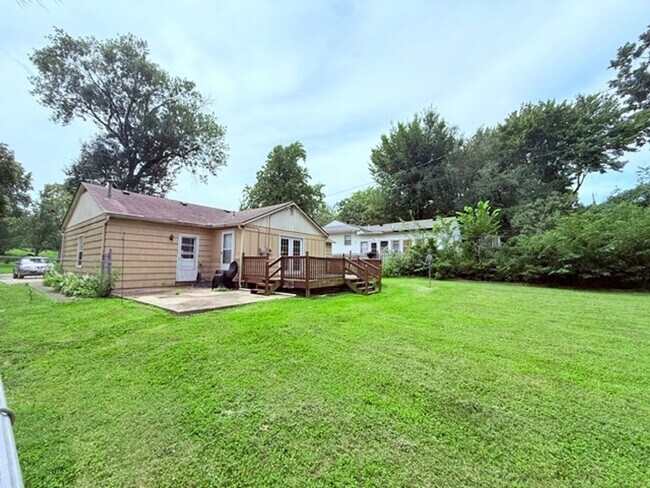 Building Photo - 9812 E Linwood Blvd