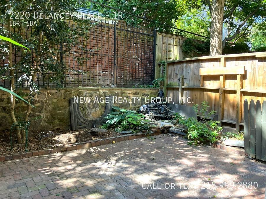 Building Photo - 2220 Delancey St