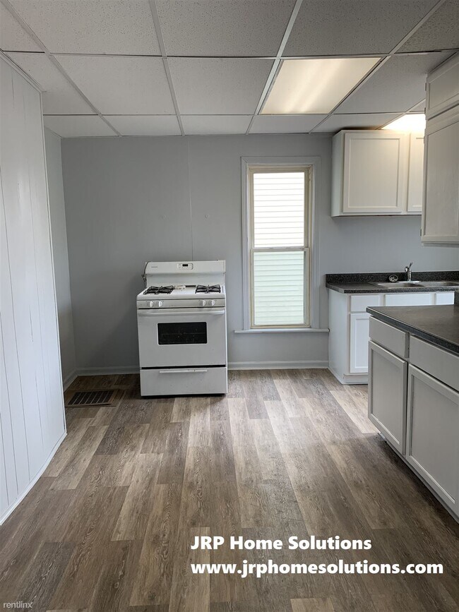 Building Photo - 4 br, 1 bath House - 202 S West Ave