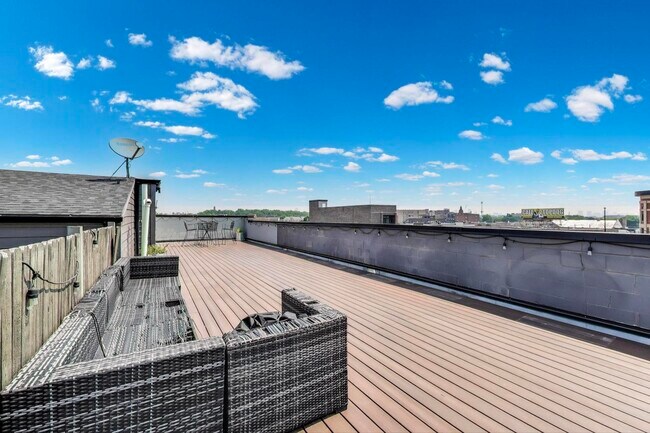 Building Photo - 3224 N Elston Ave
