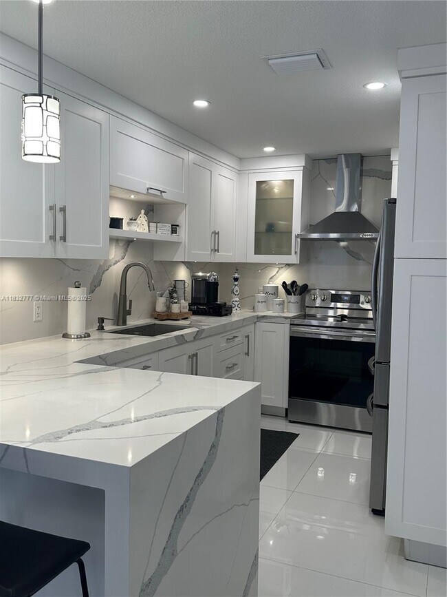 Building Photo - 541 SW 89th Ct