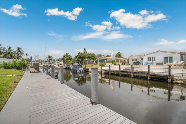 Building Photo - 1931 SW 22nd Ave