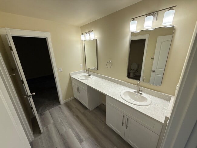 Building Photo - 9007 Nafizah Way