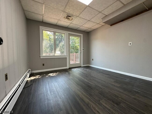 Building Photo - 2137 Allen St