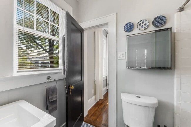 Building Photo - 500 Queens Rd