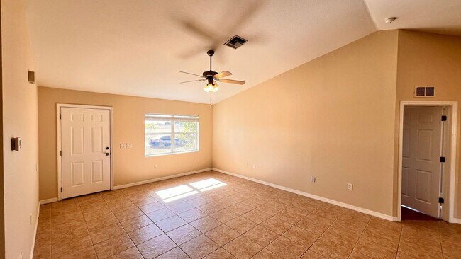 Building Photo - Lovely, Spacious 2 Bedroom, 2 Bathroom Home in Sebring!!