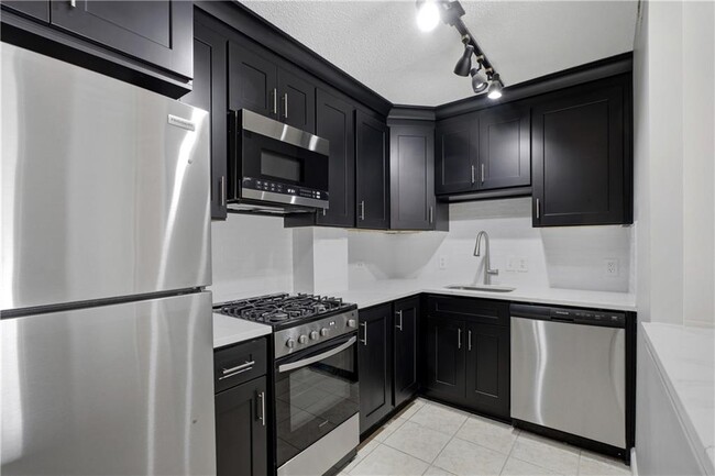 Building Photo - 2285 Peachtree Rd NE