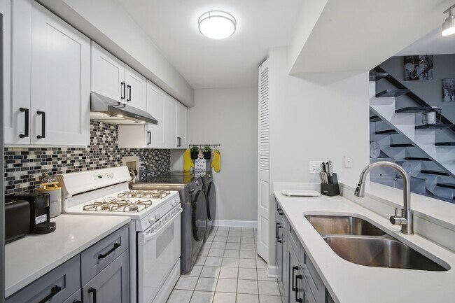 Building Photo - 1495 Cornell Ct