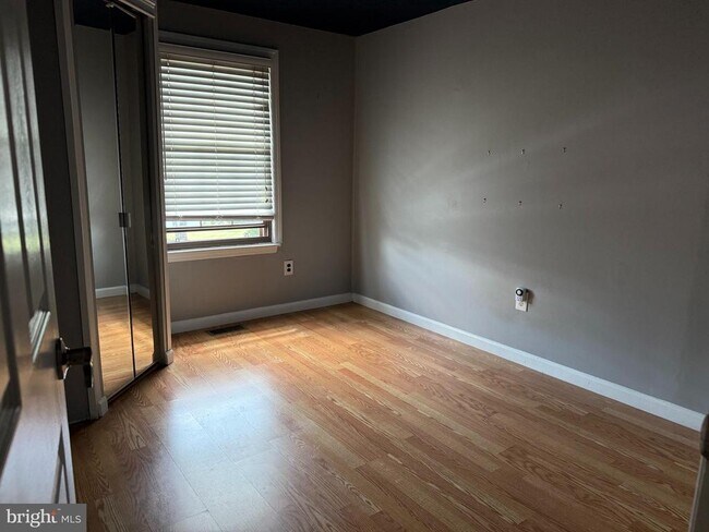 Building Photo - 1003 Mulberry Ct