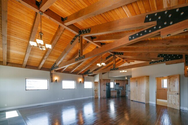 Building Photo - 300 Corona Rd