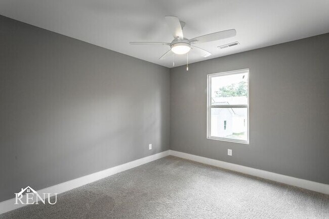 Building Photo - 5365 Lynnland Terrace