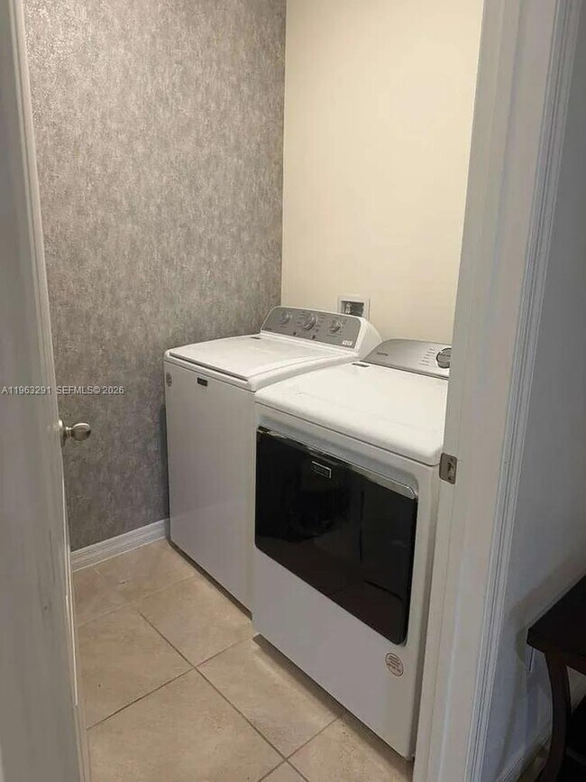 Building Photo - 1747 Buckeye Rd