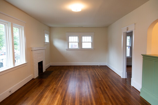 Building Photo - 2411 N Roxboro St
