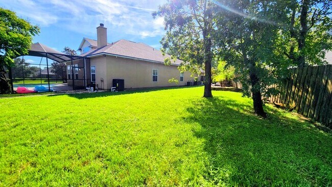 Building Photo - Luxurious 5-Bedroom Retreat with Private P...