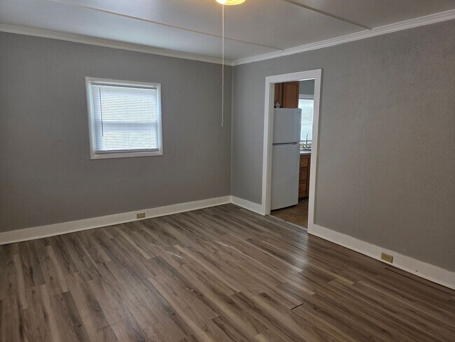 Building Photo - 2-Bedroom, 1-Bathroom Home – $1050/Month | Accepting Section 8