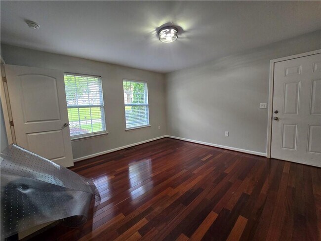 Building Photo - 2616 Boland Dr NE