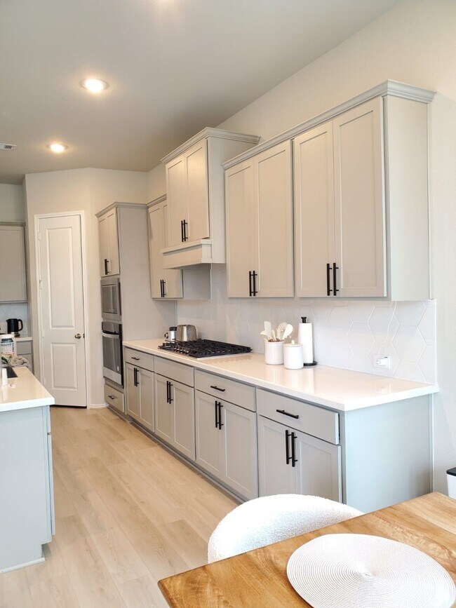 Building Photo - 2406 Pear Blossom Ln