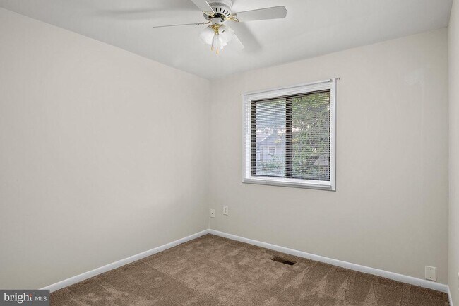 Building Photo - 1604 New Windsor Ct