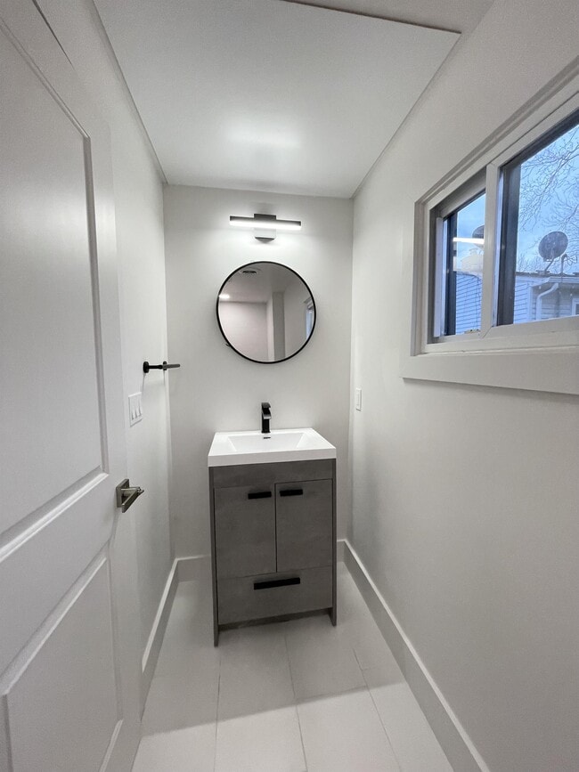 Building Photo - 90 W Meyers Ave