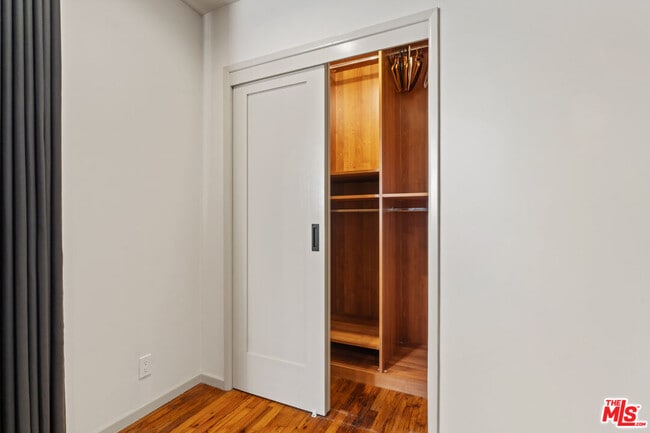 Building Photo - 27 18th Ave