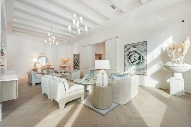 Building Photo - 331 Pickwick Dr