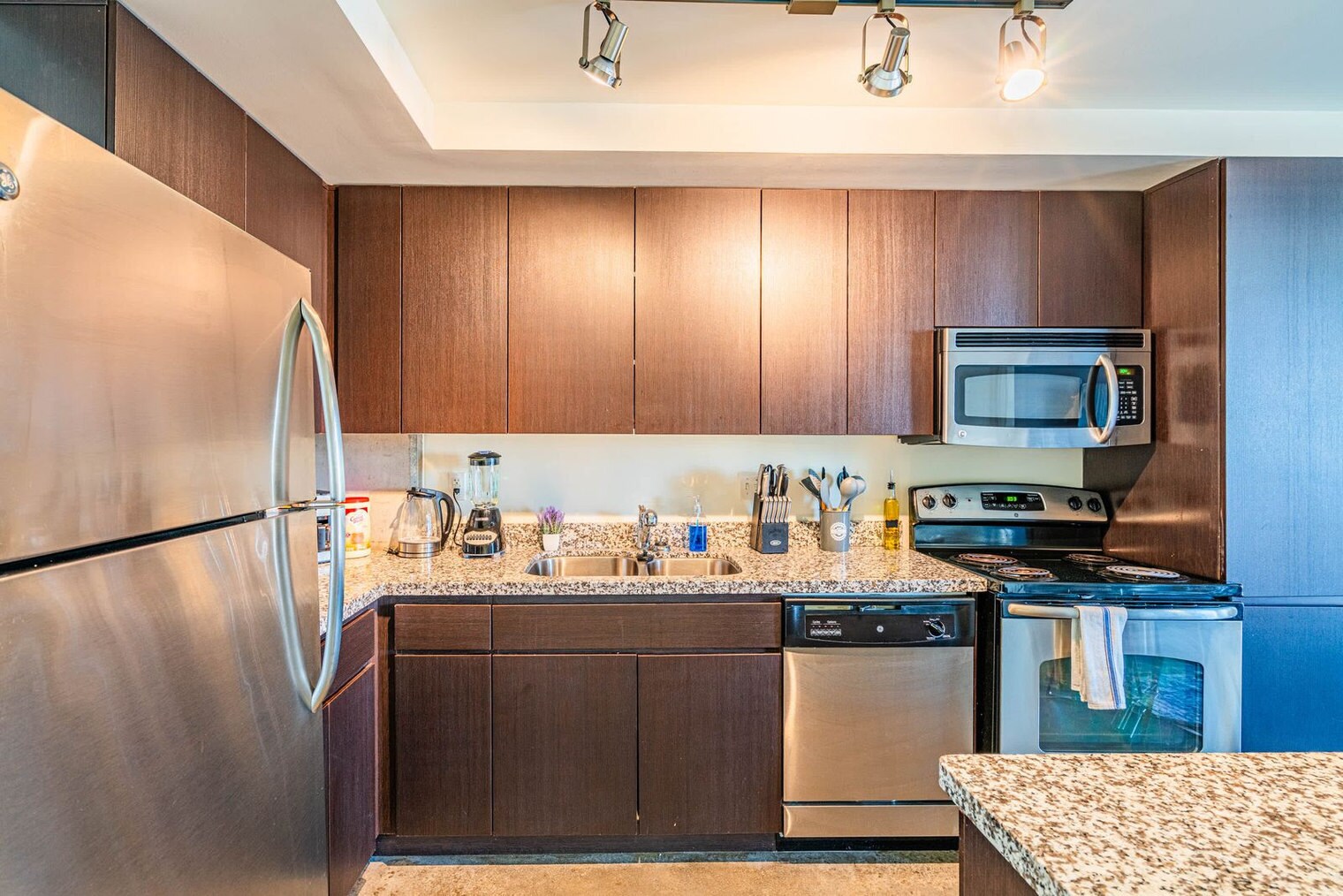 Building Photo - 333 E Roosevelt St