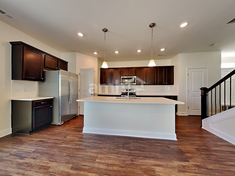 Building Photo - 5236 Valor Dr