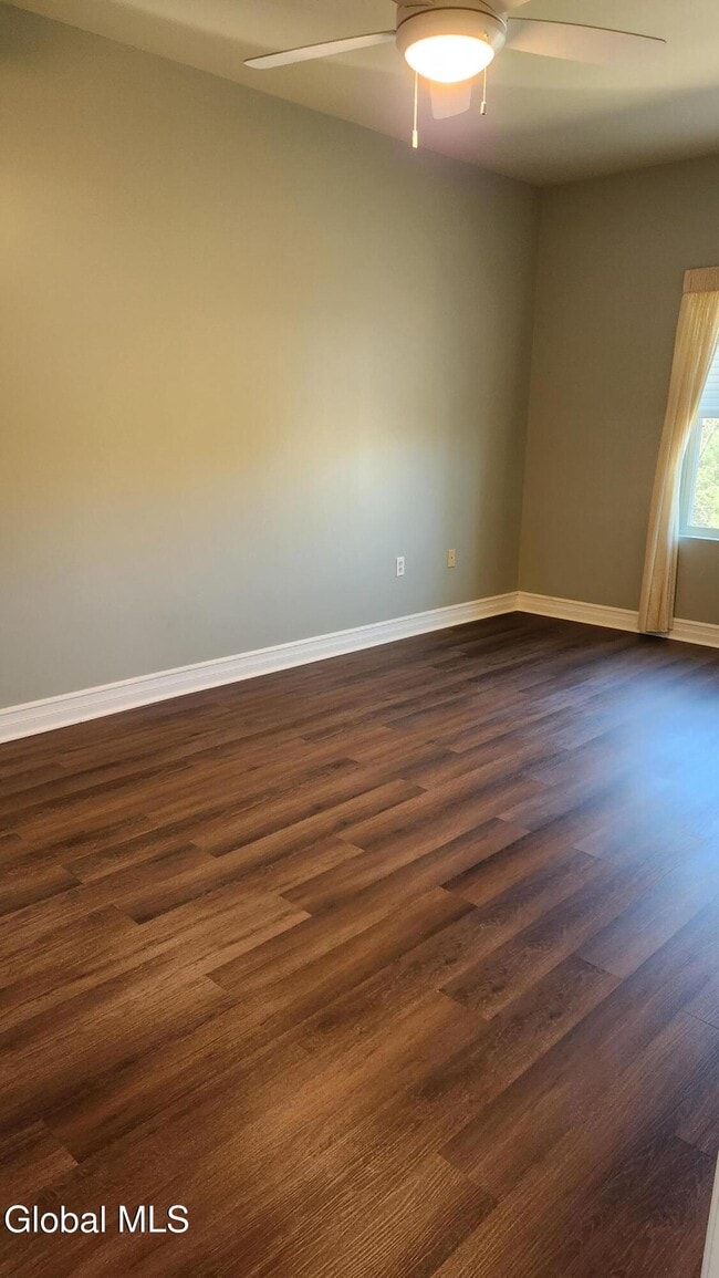 Building Photo - 8 Wall St