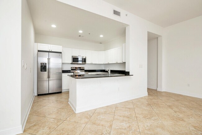 Building Photo - 3960 N Flagler Dr