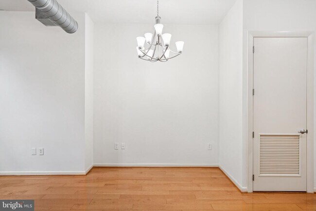 Building Photo - 811 4th St NW