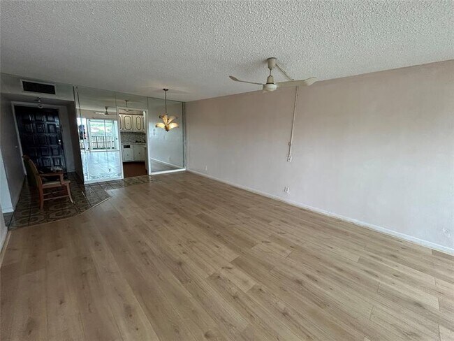 Building Photo - 3301 Spanish Moss Terrace