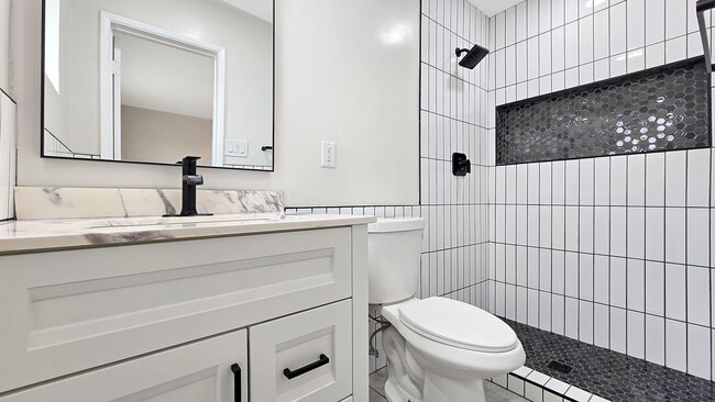 Building Photo - Gorgeous Remodel in Desirable North Central Phoenix Neighborhood