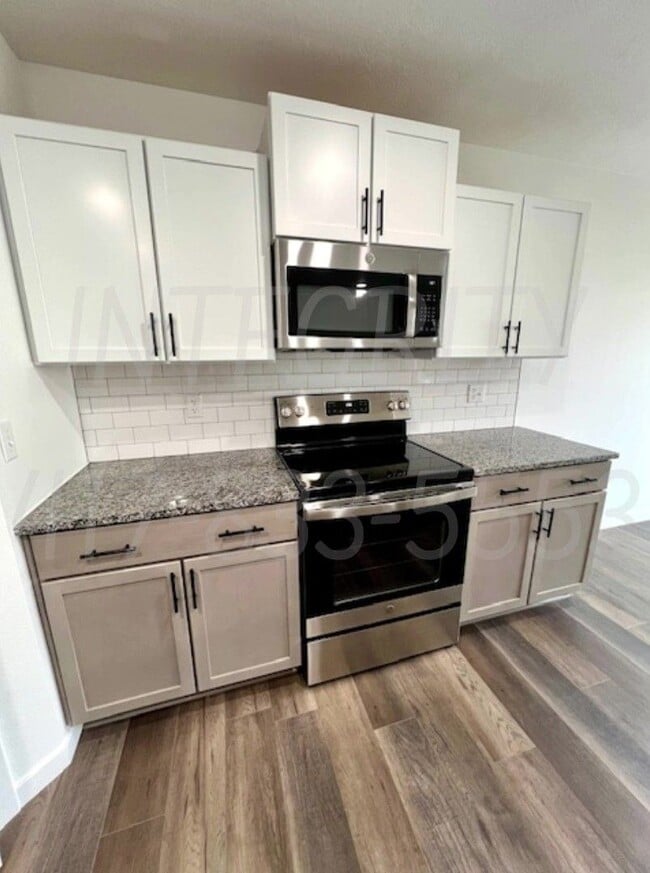 Building Photo - 800 Hoffman Hills Blvd