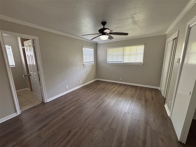 Building Photo - 5827 Reed Rd