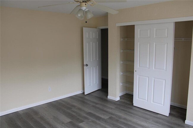 Building Photo - 815 Woodside Creek Dr