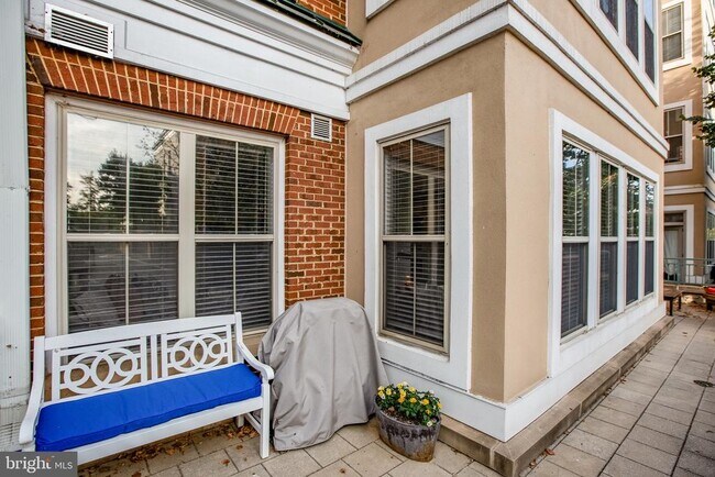 Building Photo - 500 Belmont Bay Dr