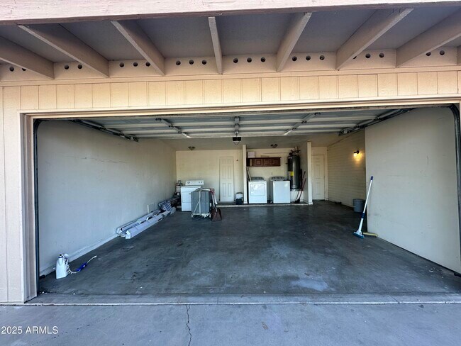 Building Photo - 1808 N Aster St