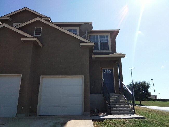 Building Photo - COMING SOON! 3 Bedroom/ 2.5 Bath Townhome