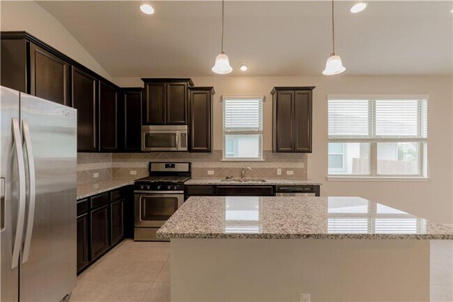 Building Photo - Lovely and Cozy 3/BR and 2/BA Home in Roun...