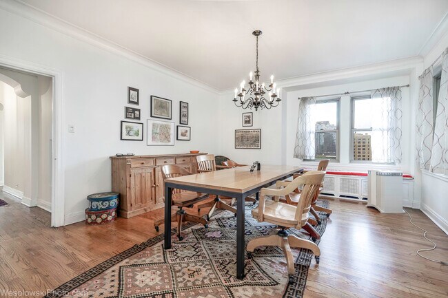 Building Photo - 5000 S Cornell Ave