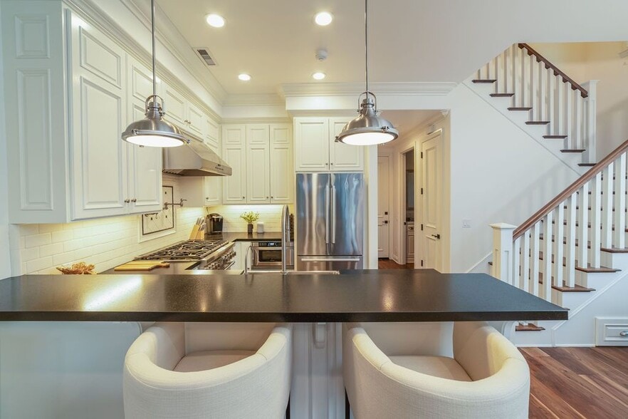 Building Photo - 700 Acacia Ave