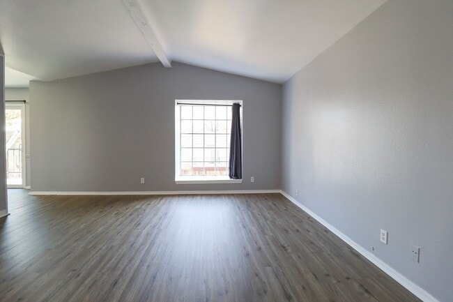 Building Photo - 2 Bed | 2 Bath in Central Tulsa!